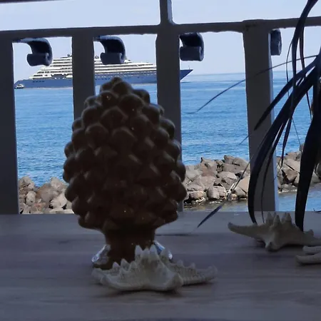 Arcadia Golden Bay 아파트 지아르디니낙소스